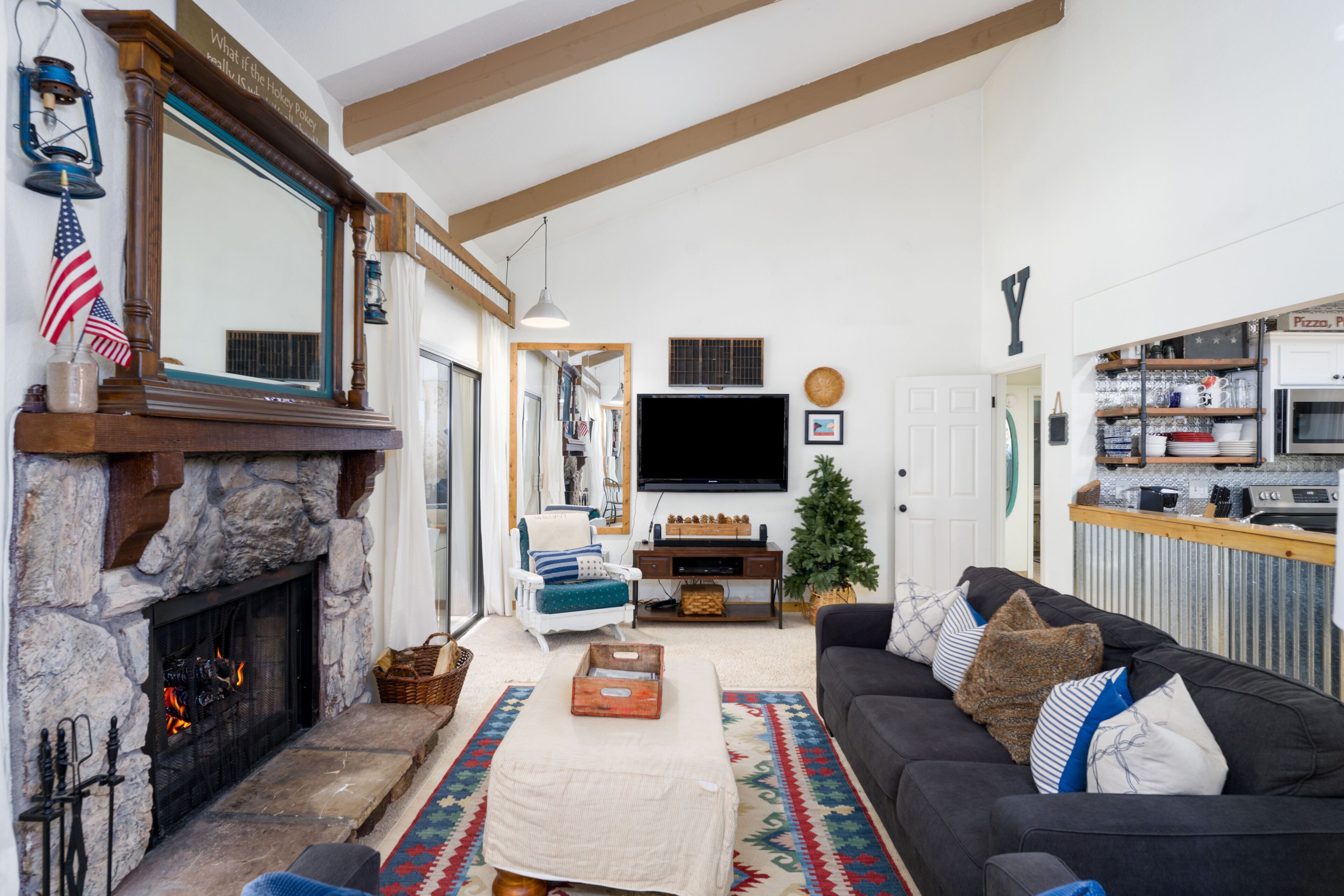 Smart TV, fireplace, DVD player