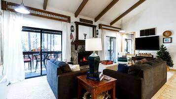 Smart TV, fireplace, DVD player