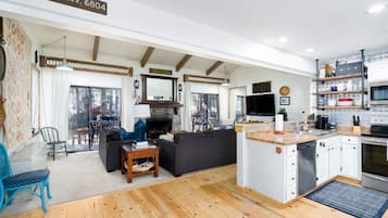 Smart-TV, Kamin, DVD-Player