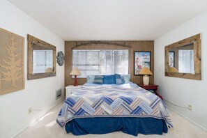 3 bedrooms, iron/ironing board, travel cot, free WiFi - Sports Village Getaway w/Deck - Golf and Ski nearby! (Pinetop-Lakeside)