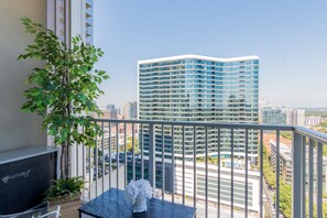 Elite Apartment | Balcony view - CHIC COLLECTION by NOHOTEL on 6th Street (Atlanta)