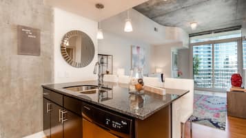 Elite Apartment | Private kitchen | Full-sized fridge, microwave, oven, stovetop