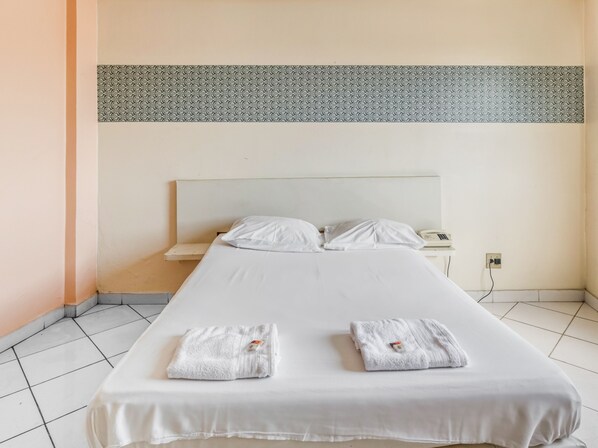 Quarto casal | Wi-Fi de cortesia, roupa de cama