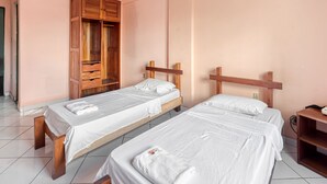 Twin Room | Free WiFi, bed sheets - Hotel Tajá (Belém)