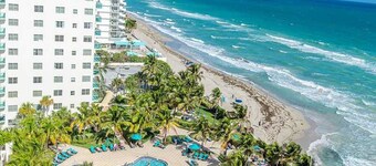 The Tides on Hollywood