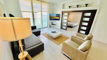Panoramic Penthouse, 2 Bedrooms, Balcony, Ocean View | Living area