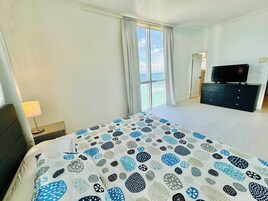 Panoramic Penthouse, 2 Bedrooms, Balcony, Ocean View