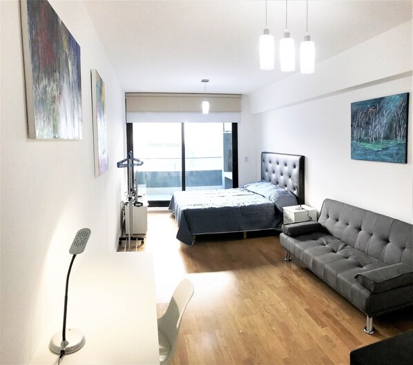 Estúdio luxo | Ferros/tábuas de passar roupa, Wi-Fi de cortesia, roupa de cama