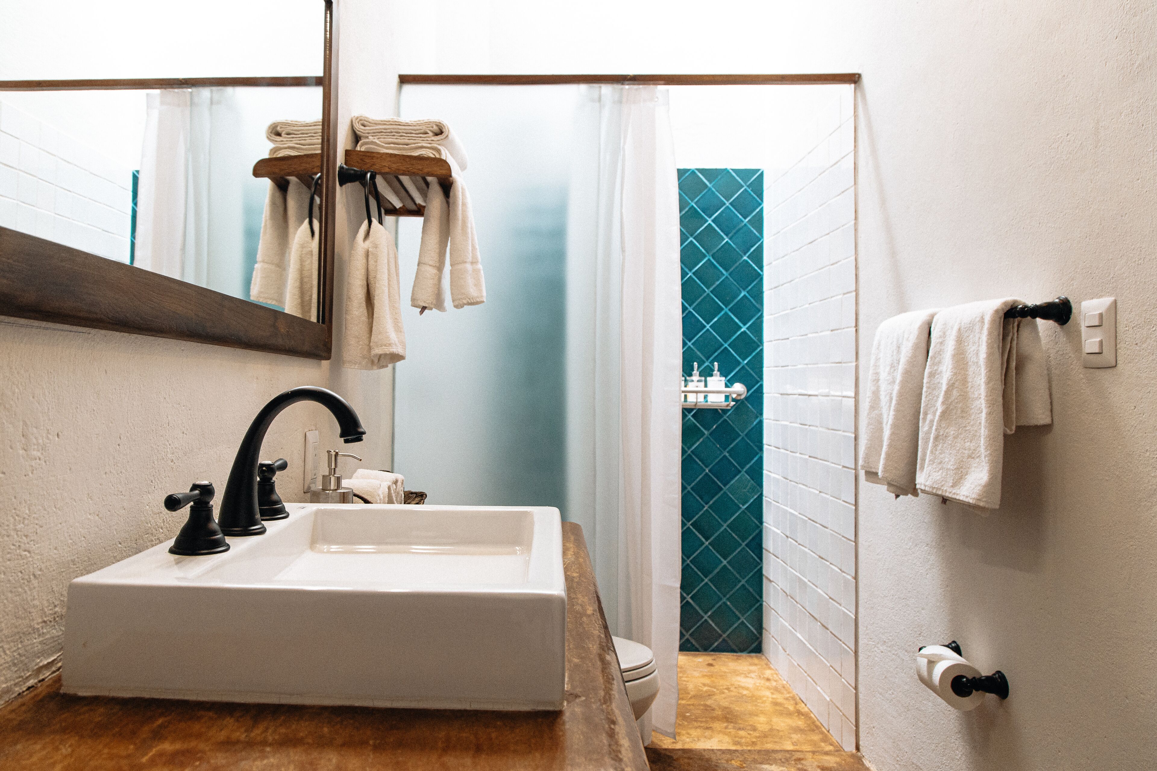 shower, rainfall showerhead, free toiletries, hair dryer