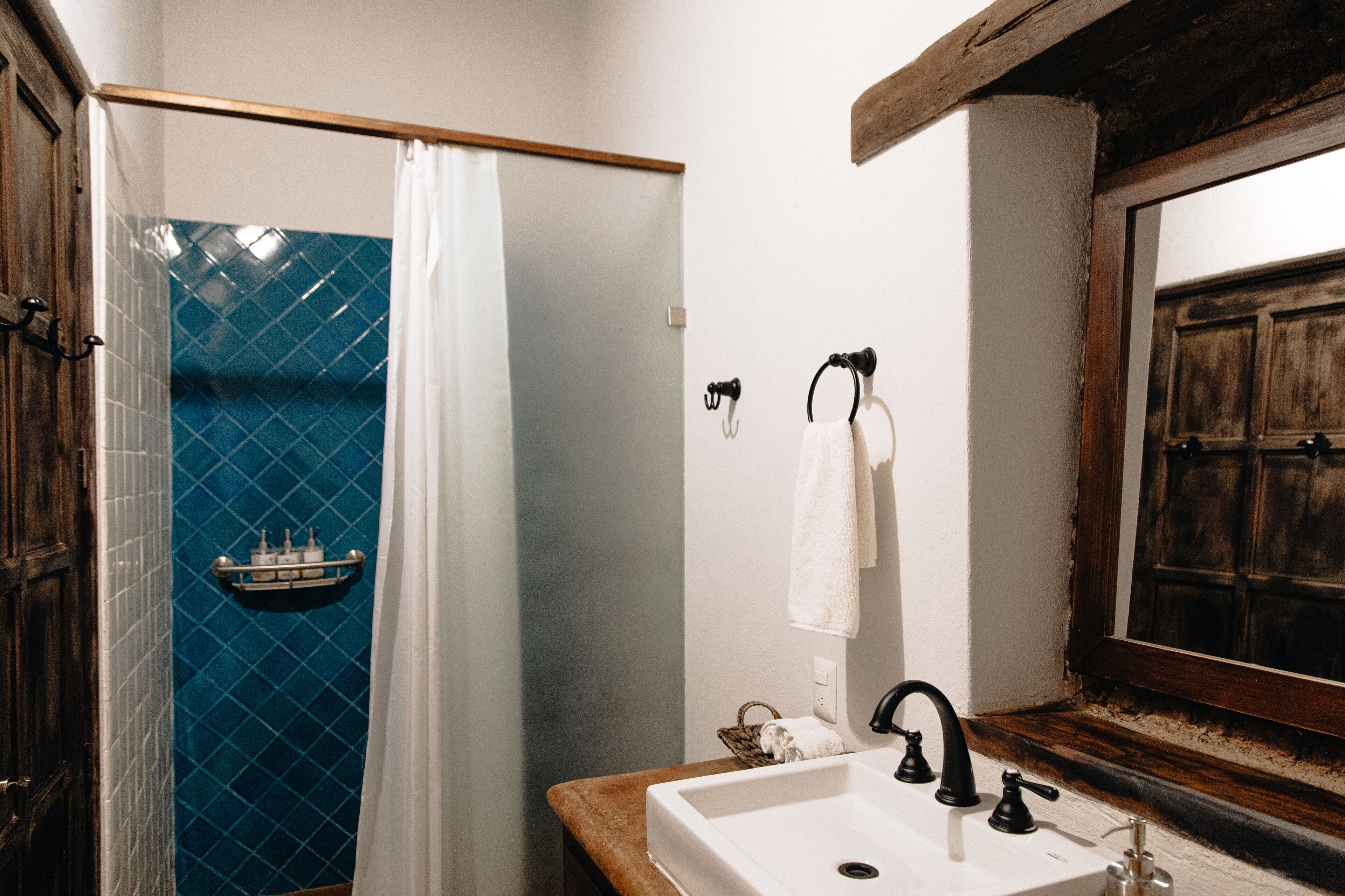 shower, rainfall showerhead, free toiletries, hair dryer