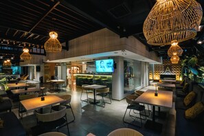 Breakfast, lunch, dinner served; local cuisine  - Ambar Hotel Boutique Cali (Cali)