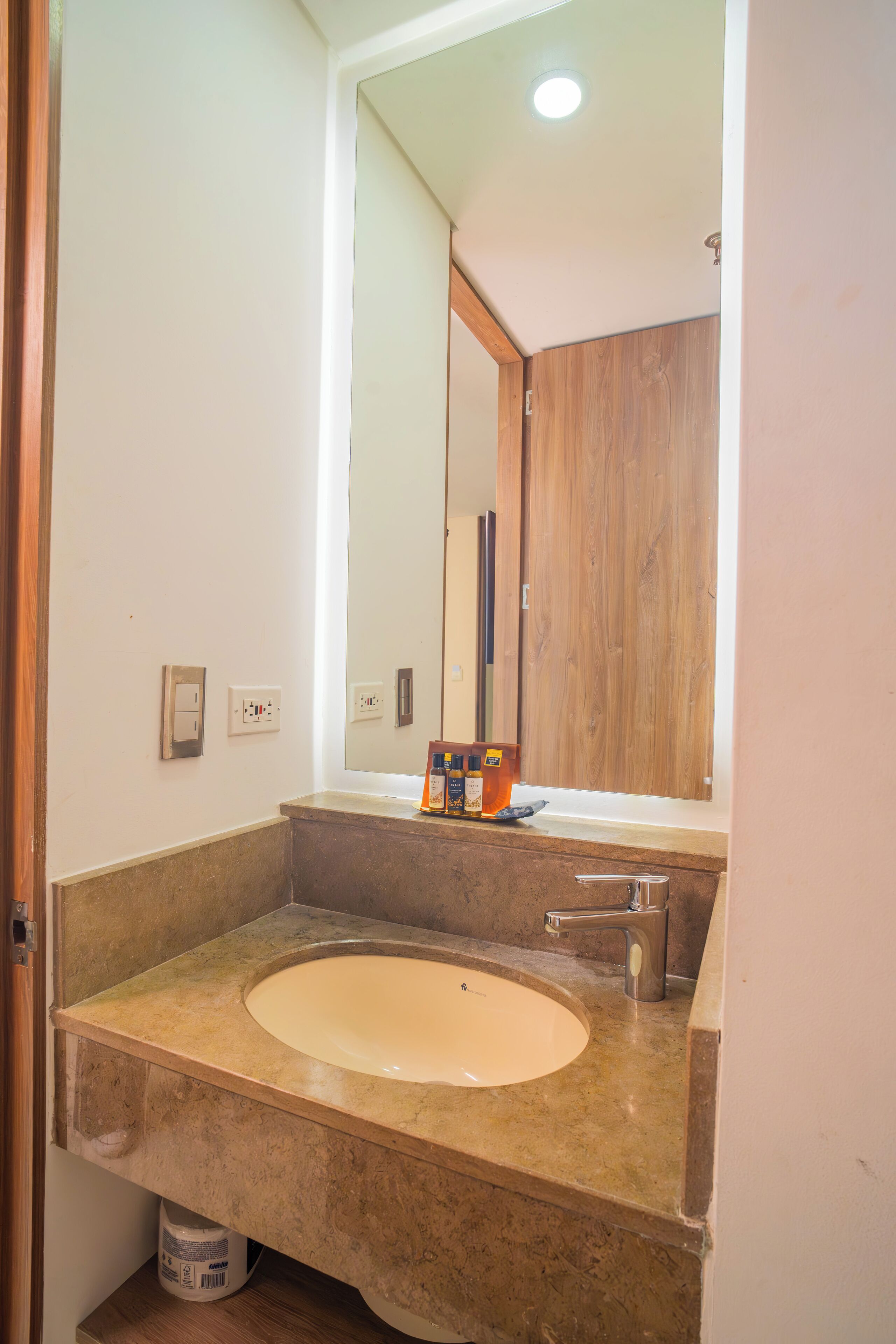 standard room, 1 double bed | bathroom | shower, free toiletries, towels, soap