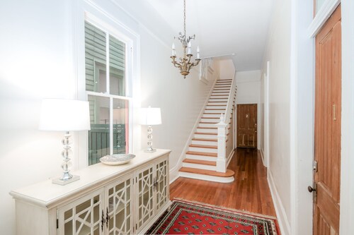 Beautiful Uptown New Orleans w/Pool Near Street Car Line