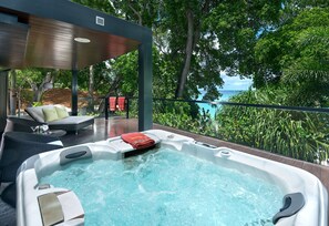 Outdoor spa tub - Luxury 2 Bedroom Beach Front Villa w/ Jacuzzi (Gibbs)