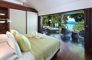 3 bedrooms, iron/ironing board, WiFi, bed sheets - Luxury 2 Bedroom Beach Front Villa w/ Jacuzzi (Gibbs)