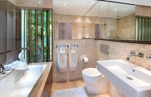 Bathtub, hair dryer, towels, soap - Luxury 2 Bedroom Beach Front Villa w/ Jacuzzi (Gibbs)