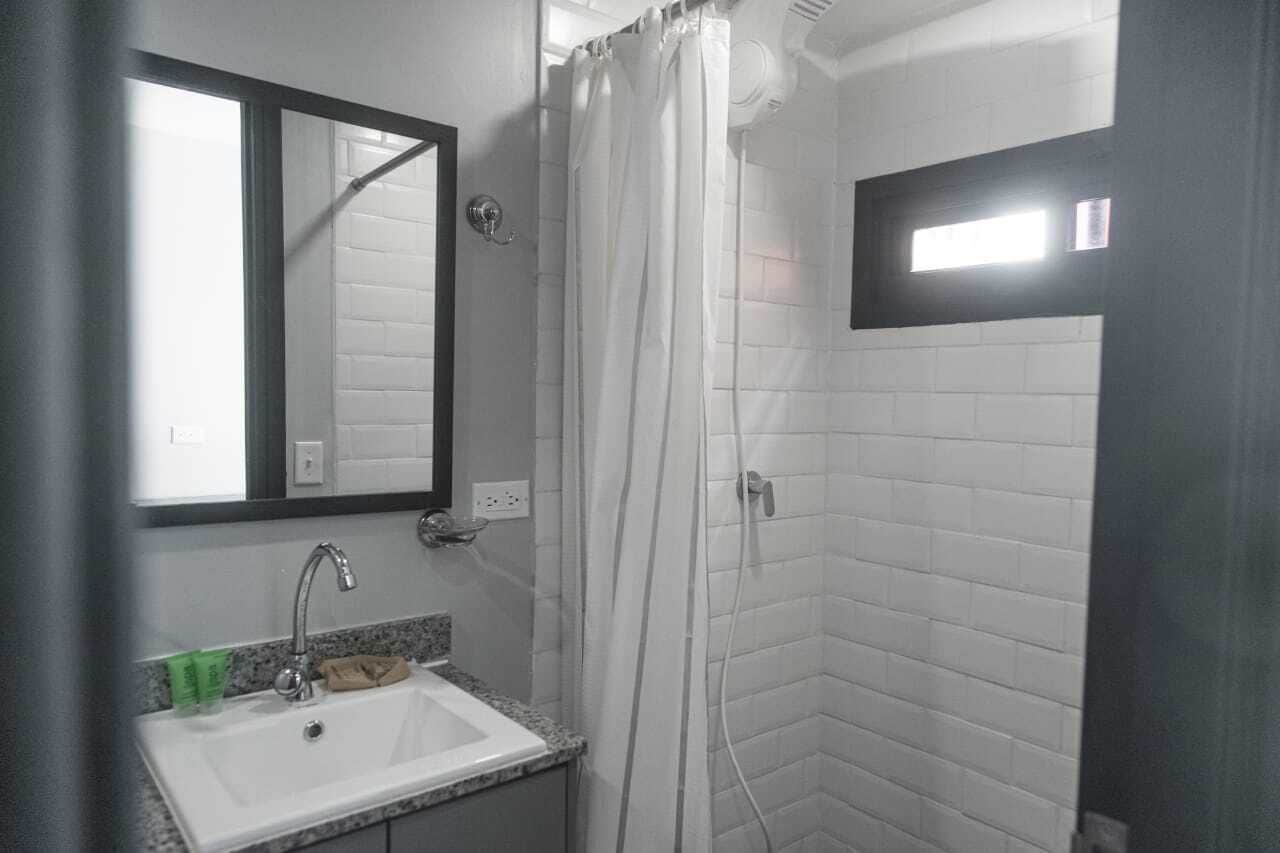 studio, 1 full bed, kitchen, city view (studio apartment) | bathroom | shower, towels, soap, shampoo
