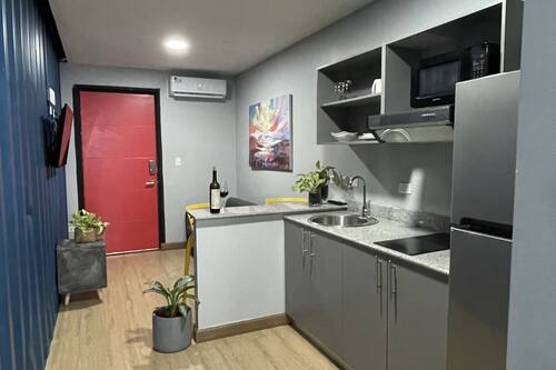 Familienapartment, 1 Doppelbett und Schlafsofa, Küche, Blick auf den Innenhof | Pillowtop-Betten, Verdunkelungsvorhänge, kostenloses WLAN, Bettwäsche