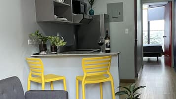Appartement Familial, 1 lit double et 1 canapé-lit, cuisine, vue cour intérieure | Surmatelas, rideaux occultants, Wi-Fi gratuit, draps fournis