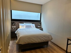 Habitación Deluxe | Camas con pillow-top, cortinas blackout, wifi gratis y ropa de cama 
