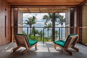 Minibar, caja de seguridad en la habitación y decoración personalizada 