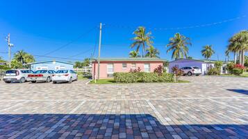 Check-in/check-out kiosk