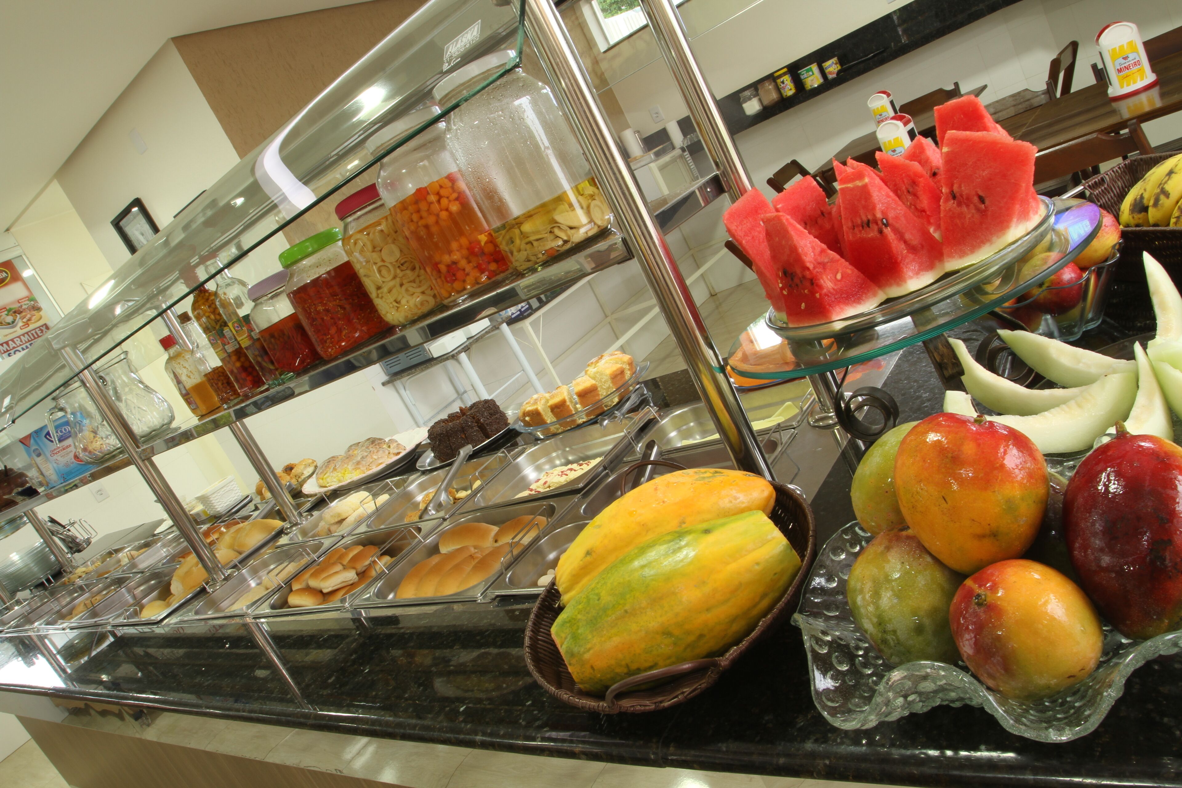 Café da manhã feito na hora grátis durante a semana