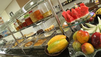 Café da manhã feito na hora grátis durante a semana