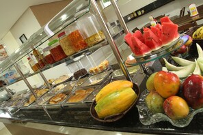 Breakfast meal - Paulo Hotel & Restaurante (Patos de Minas)