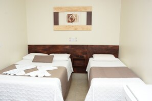 Minibar, desk, free WiFi, bed sheets - Paulo Hotel & Restaurante (Patos de Minas)