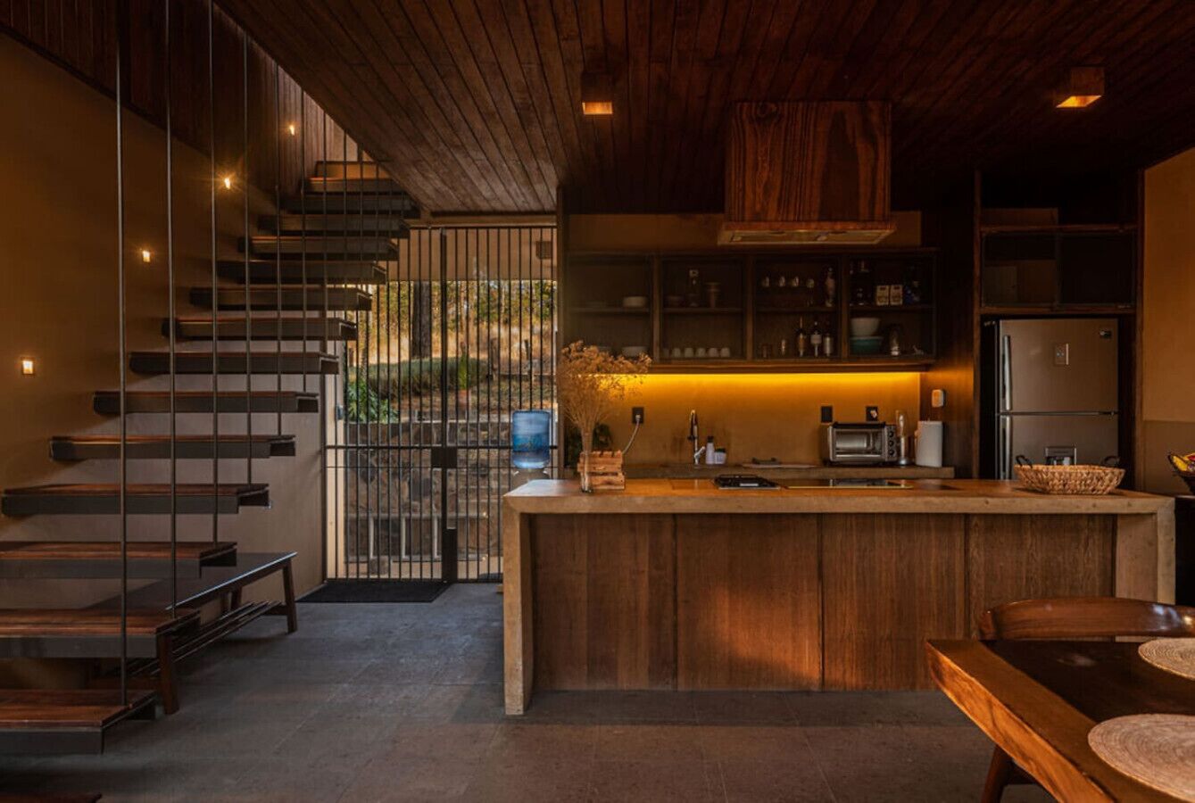 Fridge, oven, stovetop, coffee/tea maker