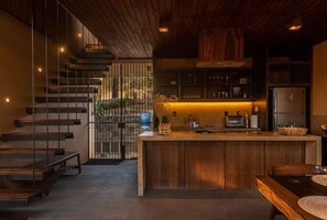 Fridge, oven, stovetop, coffee/tea maker