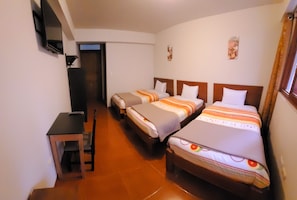 Dreibettzimmer | Bügeleisen/Bügelbrett, kostenloses WLAN, Bettwäsche