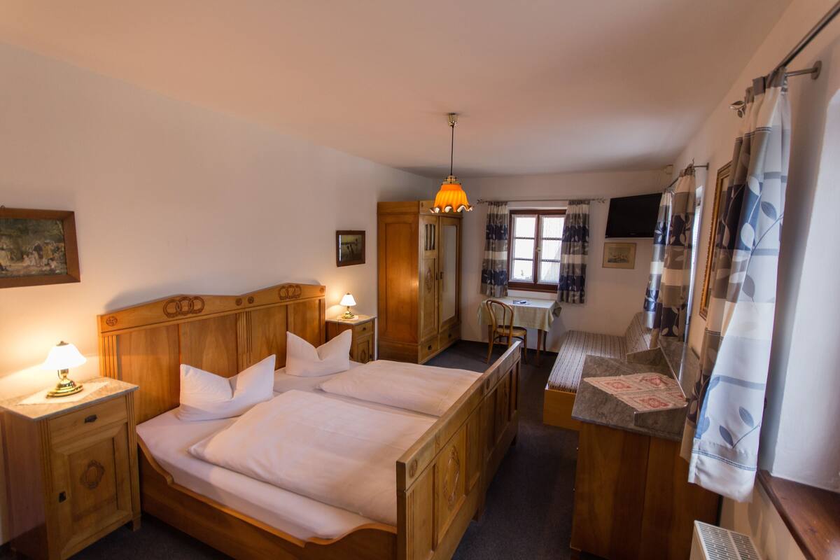 Double Room | WiFi (free), individually furnished