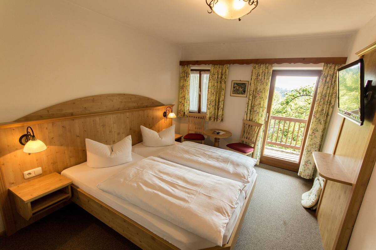 Double Room, Balcony | WiFi (free), individually furnished