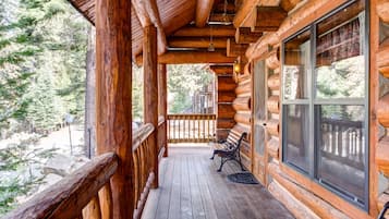 House, 4 Bedrooms | Balcony