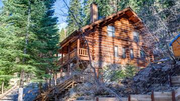 House, 4 Bedrooms | Exterior