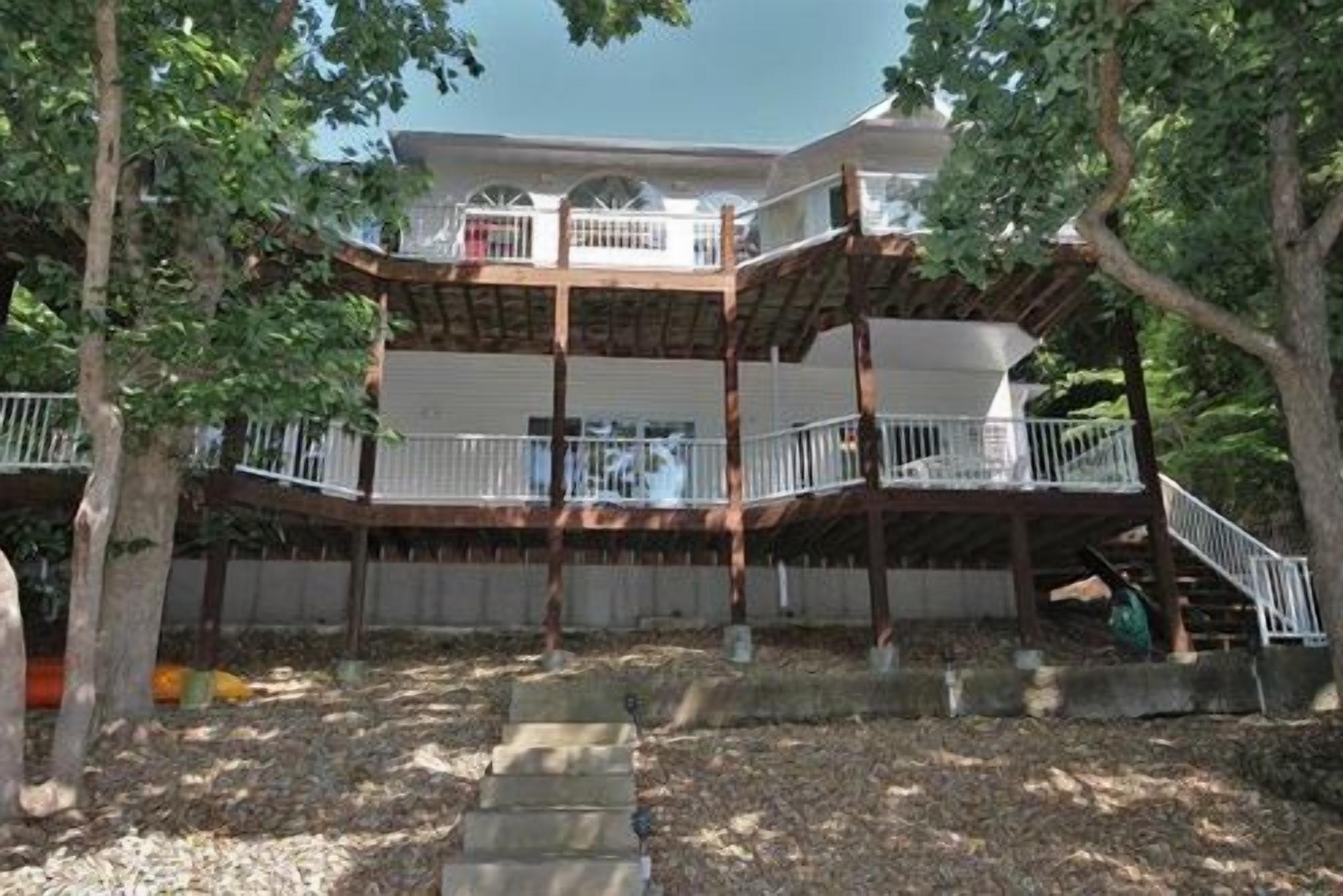 BIG ISLAND TIME Lakefront Family Vacation Home-4Bd-4BA-Sleeps 15-Cove-Dock-Slip