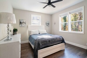 5 slaapkamers, een strijkplank/strijkijzer, wifi, beddengoed