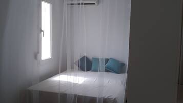 1 chambre, fer et planche à repasser, Wi-Fi, draps fournis