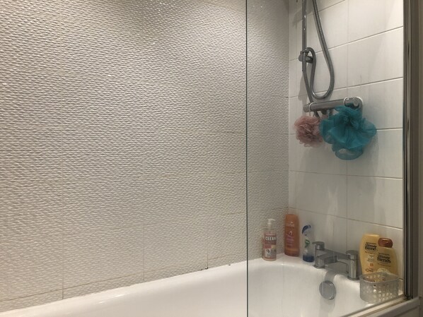 Bathroom - En-suite beautiful Accomodation (Speke)