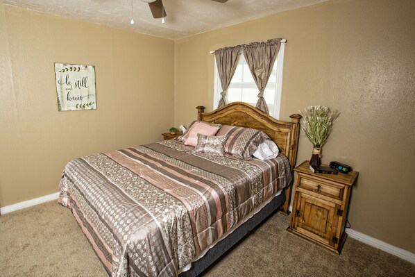 3 bedrooms, premium bedding, WiFi, bed sheets