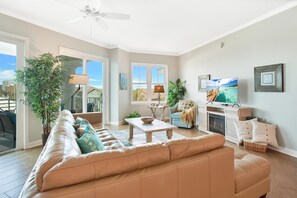 Smart TV, fireplace