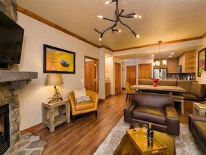 Televisio, takka, pöytätennispöytä