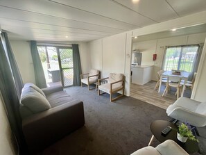 Living area - Young Tourist Park (Young)