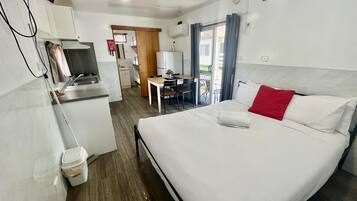 Cabin Superior | Trang trí khác biệt, trang bị nội thất với thiết kế riêng biệt, bàn