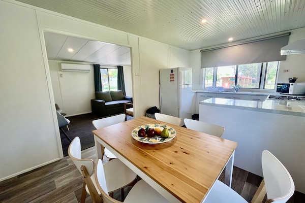 Familien-Ferienhütte | Essbereich im Zimmer