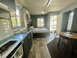Decoración personalizada, muebles diferentes y escritorio