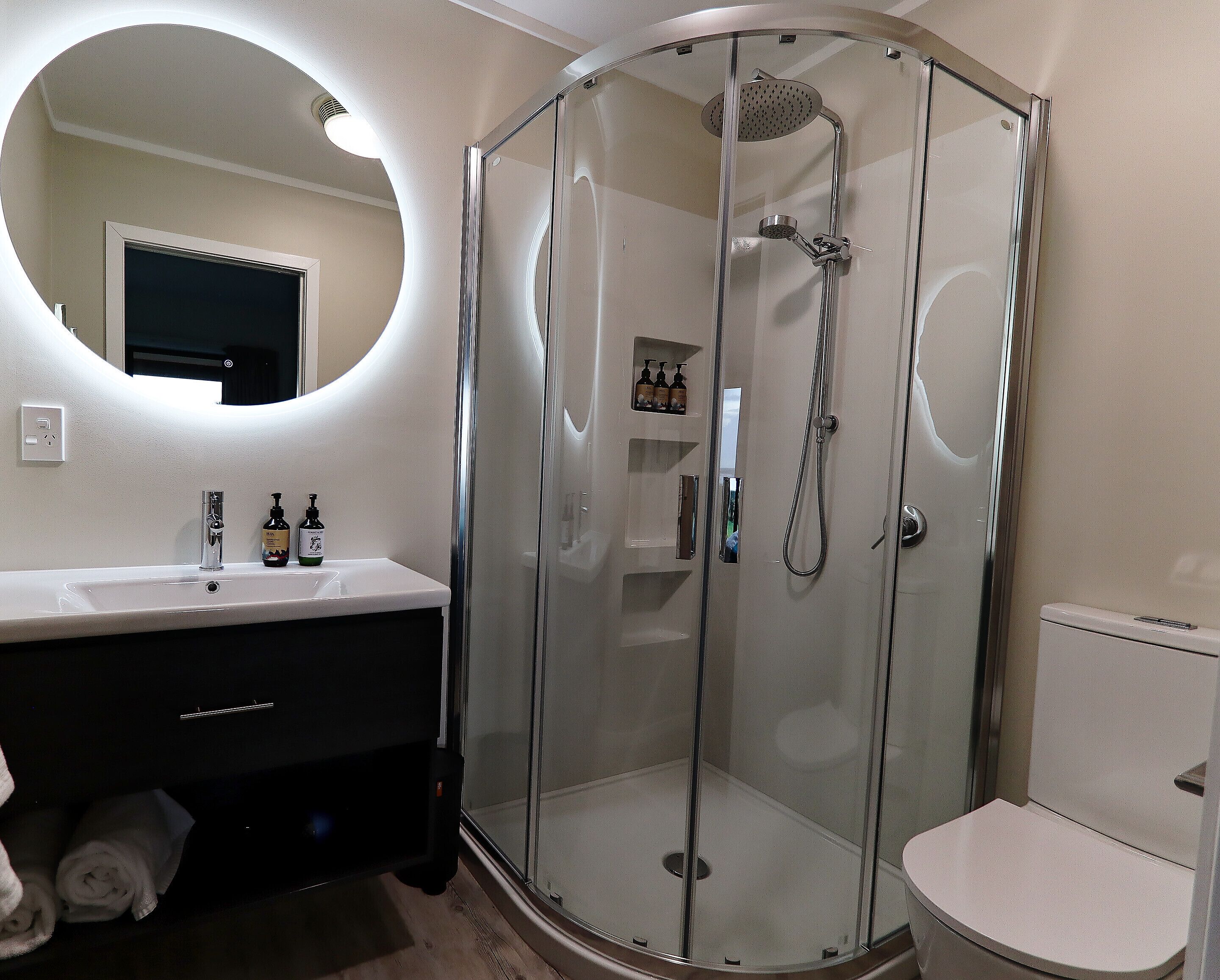Tasman King Room | Bathroom | Shower, rainfall showerhead, eco-friendly toiletries, hair dryer