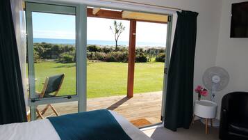 Tasman King Room | Beach/ocean view